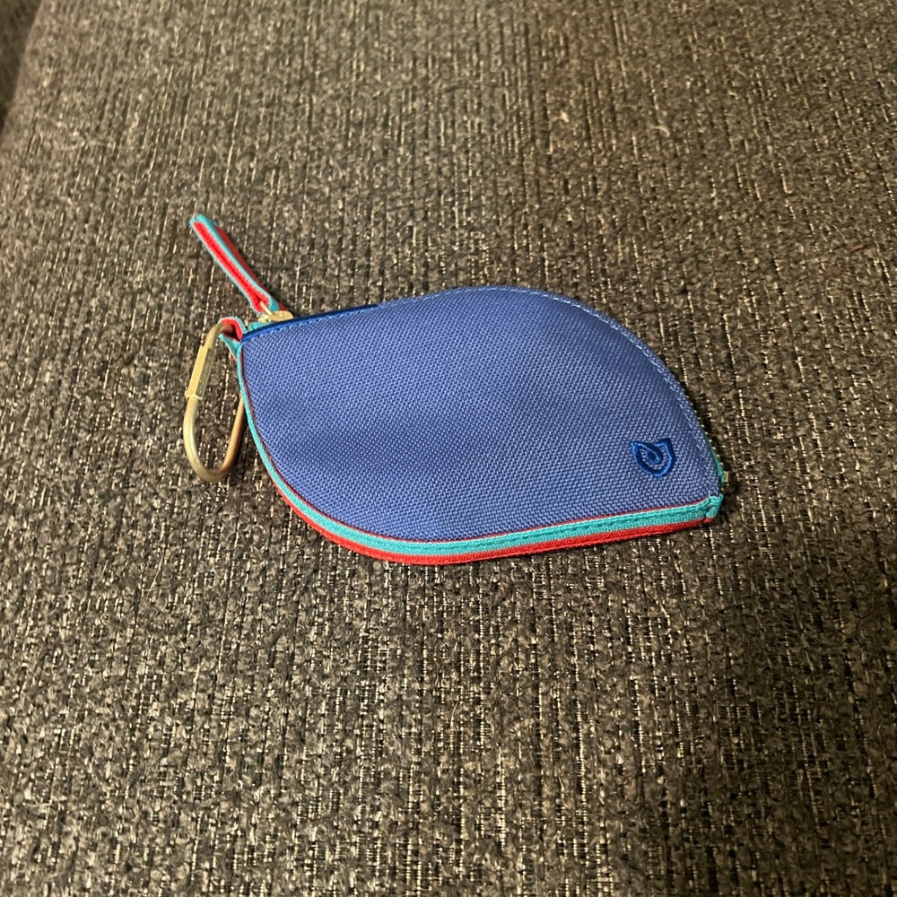 NWOT Rothys mask key chain bag